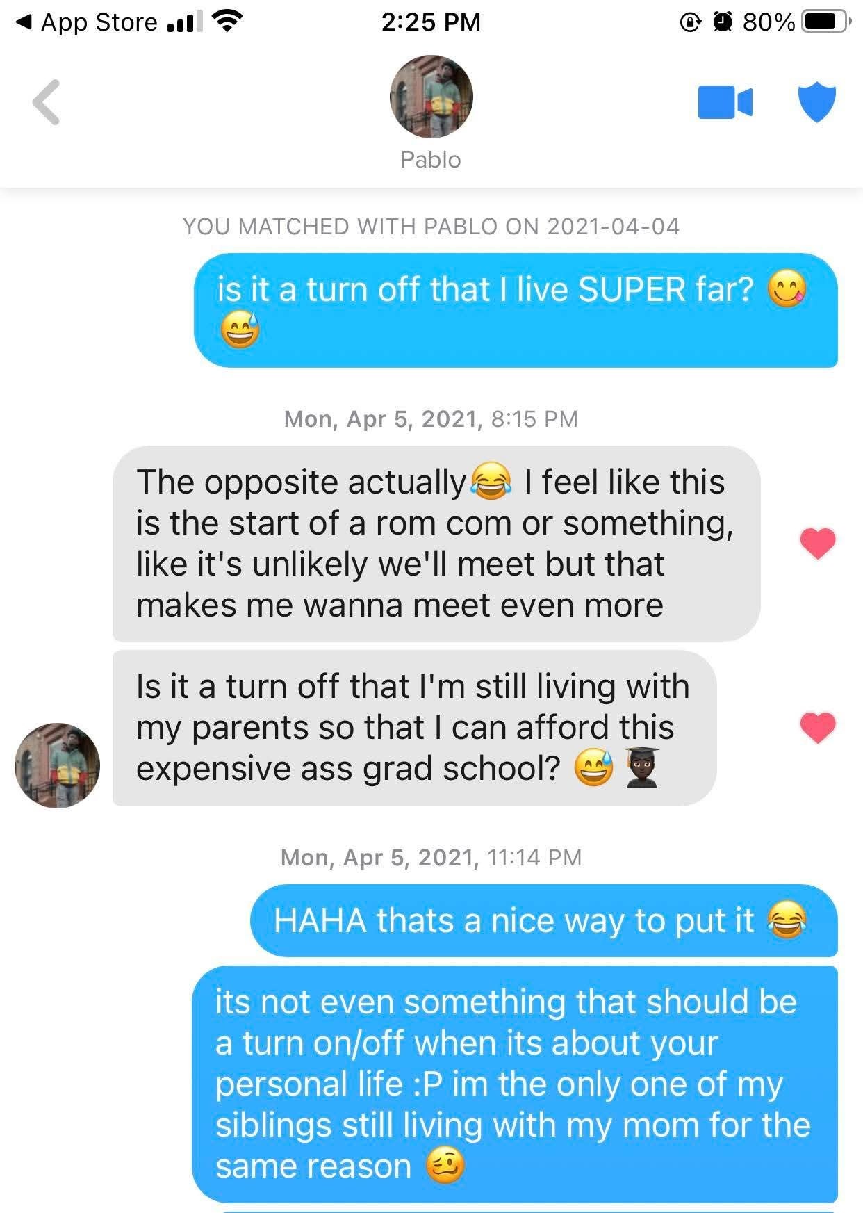 Pablo and Naïka's first Tinder conversation